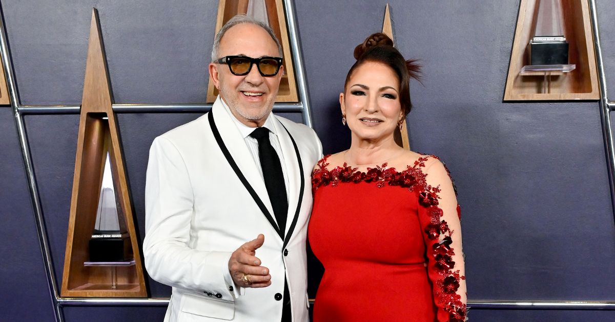 Gloria and Emilio Estefan Dazzle at AMAs Amidst Controversy